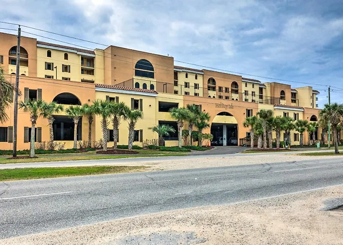 Beachfront Dauphin Island Condo: Pool Access!