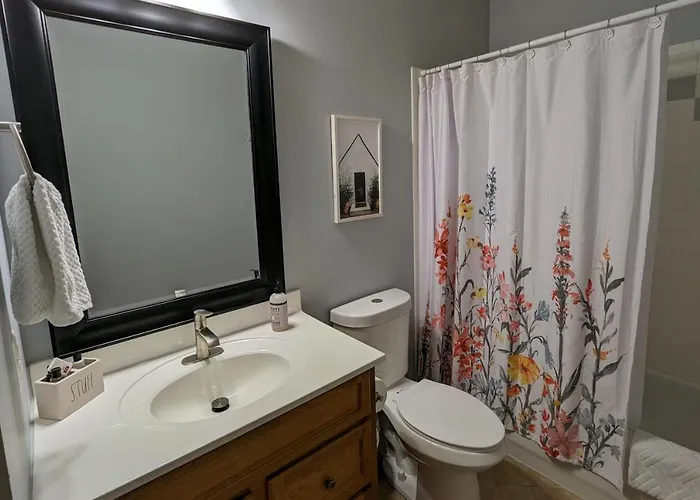Mountain Getaway - 7 Beds, 2 King - Large Common Area