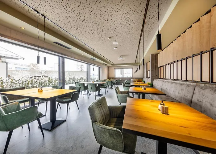PEOPLE'S Hotel