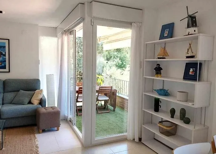 Apartamento recién reformado con piscina y AC