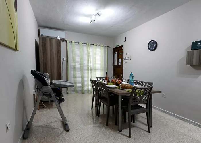 Seaside Flat With Scenic Country Views