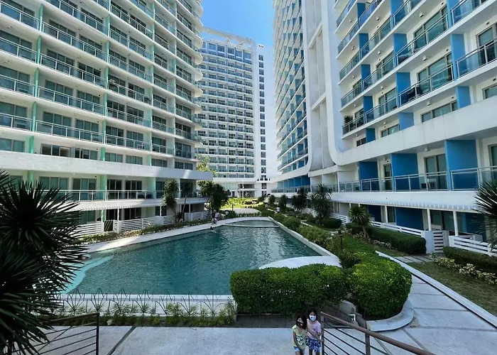 Azure Urban Resort With Wifi And Netflix