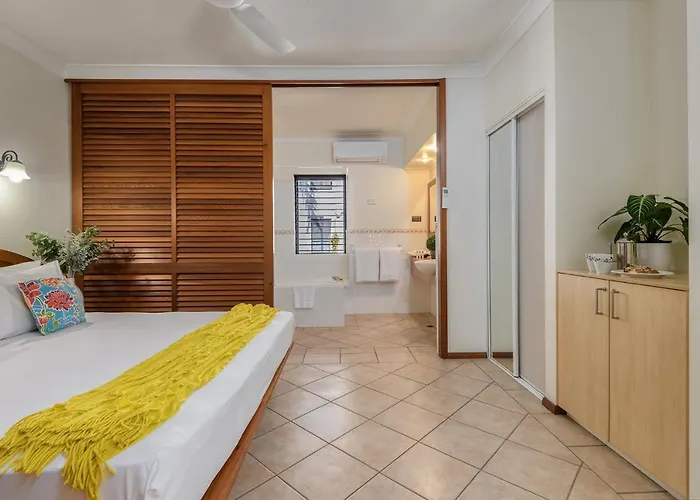 Poolside Villa - Hibiscus 40B