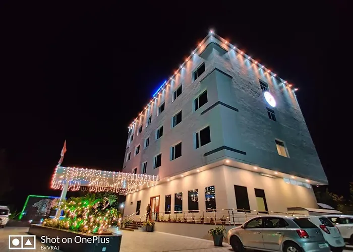 Vadpadraka Hotel And Resort