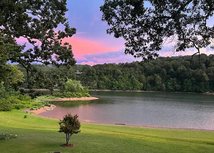 Lakehouse Has Spectacular View Plus Easy Access!