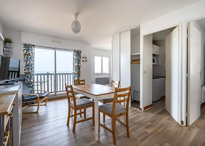 Charmant appartement face à la Mer avec balcon