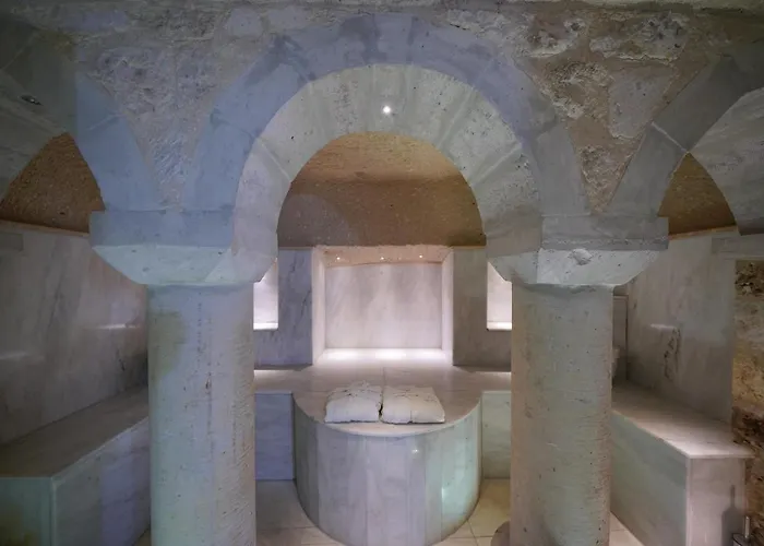 Shoestring Cave House