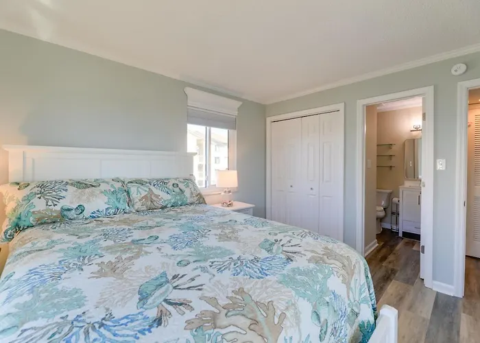 Emerald Isle Vacation Rental W/ Resort Pool!