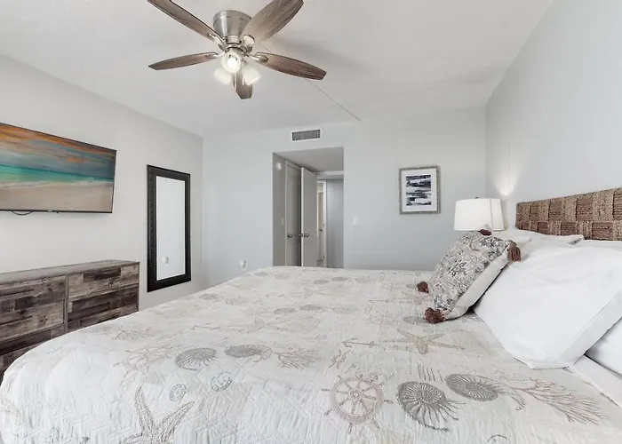 Beachfront - Renovated - Gulf View Bedroom - Flpcb5