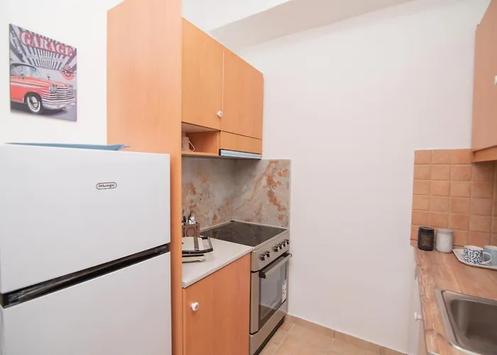Tsaner Apartment And Rooms