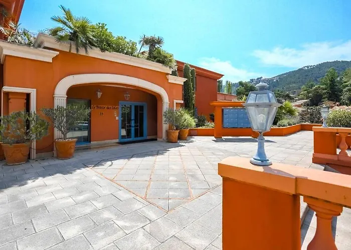 French Riviera 1 Bedroom On The Beach Facing Cannes