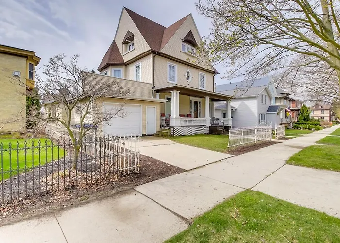 Updated Sheboygan Home W/ Porch < 1 Mi To Beach