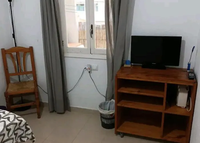 Camera Privata Singola In Appartamento, Bagno In Comune, Aria Condizionata Caldo Freddo, Wifi, Tv