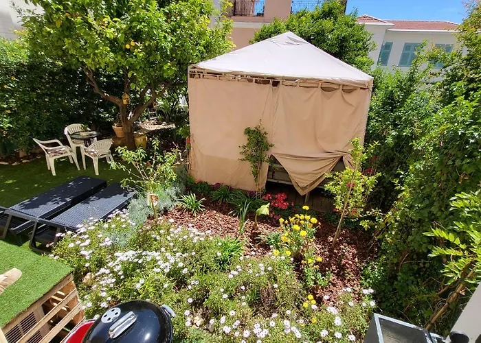 Super Flat, Garden. Bnbrickeys