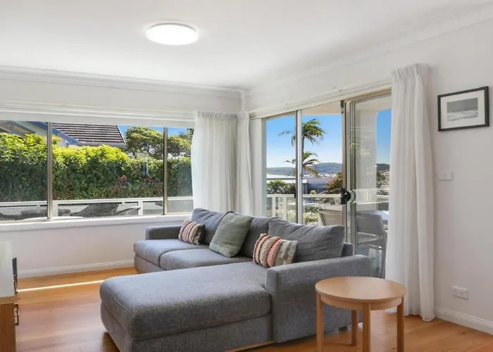 Moon Glow Views, Short Walk To Beach Accom Holidays