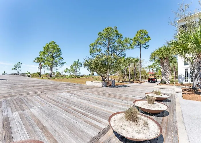 2 Resort Style Pools ! Walk2Beach ! 4 Bedrooms ! Board Walk ! Grill !
