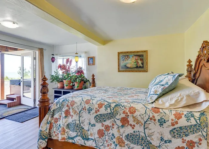 Mckinleyville Getaway W/ Hot Tub & Ocean Views!