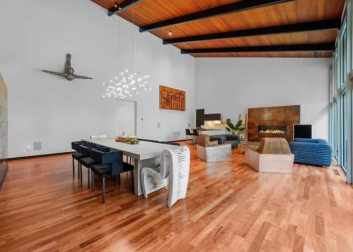 Chic Modern Retreat In The Heart Of Eh! Pool Open!