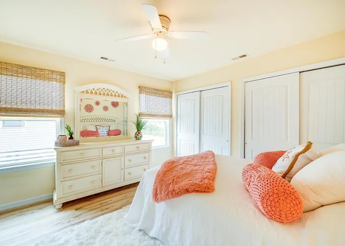 Nags Head Vacation Rental W/ Hot Tub: Near Beach!
