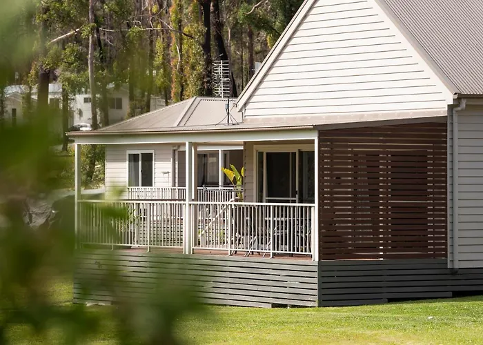 The Leaning Oak Holiday Lifestyles - Lake Conjola