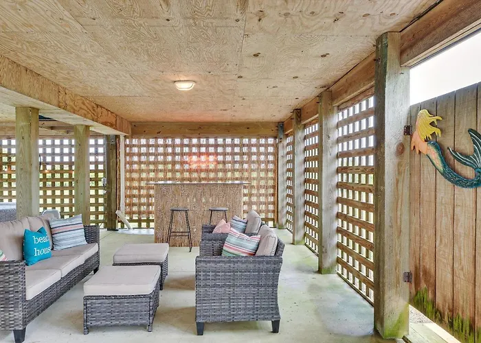 Nags Head Vacation Rental W/ Hot Tub: Near Beach!