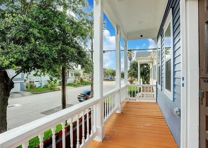 Renovated Beach Bungalow!