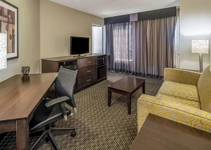 Holiday Inn Express & Suites Anaheim Convention Center Area By Ihg