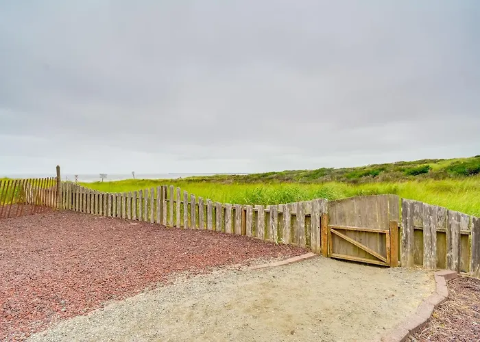 Walk To Beach: 'Panoramic Splendor' Westport Condo