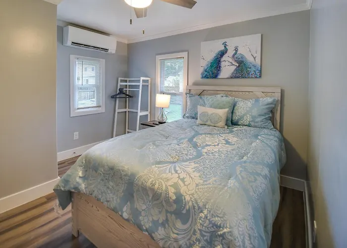 Walk To Beach: Hampton Home W/ Grill!