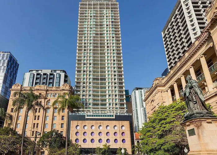 Dress Circle! 2Bed/2Bath/1Car/Amazing Views ~ Cbd