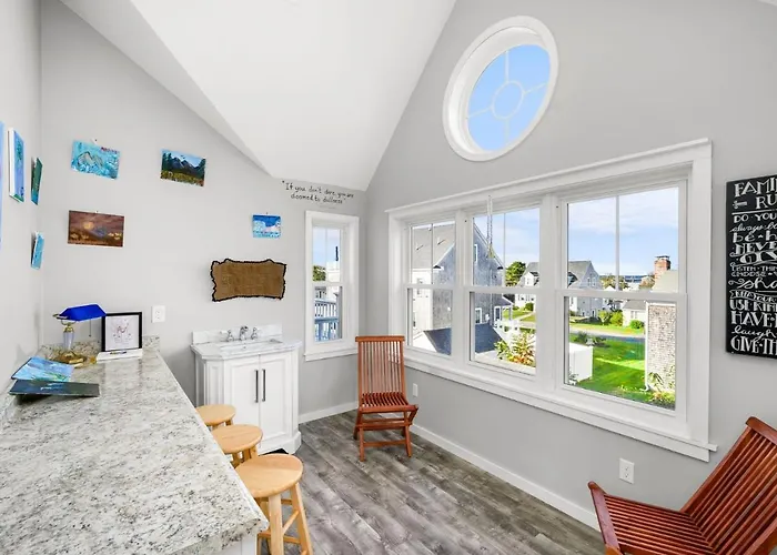 Town Neck Beachside Hideaway