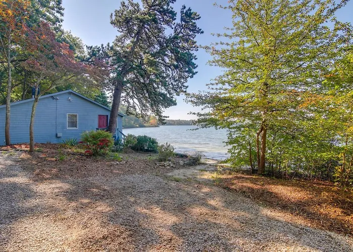 Quiet Plymouth Cottage On Great South Pond!
