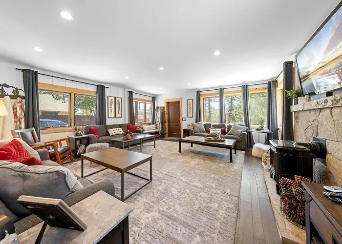 Rustling Grove In Tahoe City - Pet-Friendly, Walking Distance To Downtown And Lake - Private Hot Tub