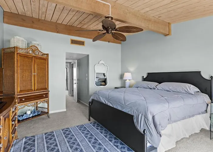 Coral Shores #4 Condo