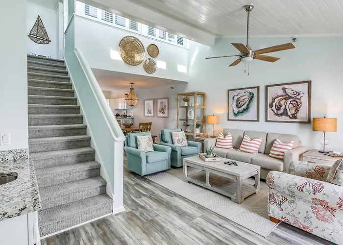 'Salt & Light' Oceanfront Condo W/ Pool & Elevator