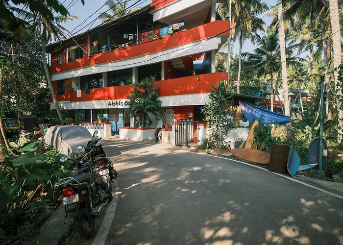 Abhi'S Cafe Avaduthura Kovalam