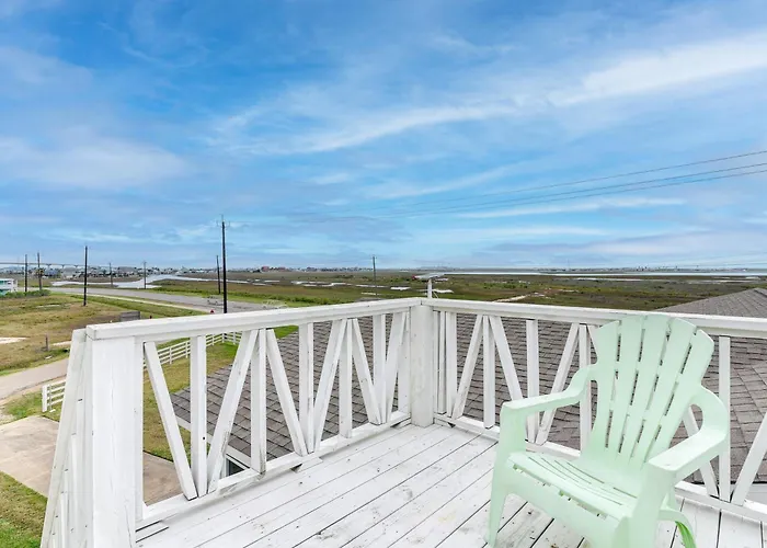 Modern Freeport Home W/ Views: Walk To Beach!