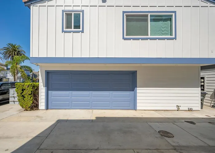 Brand New Modern Home By The Beach With Patio & Bbq