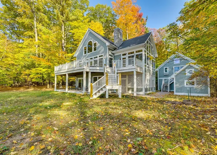 Spacious Cottage On Lake Michigan: Stunning Views!