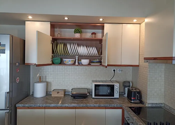 Beachfront Family Apartment & Free Parking, The Cruiseflat