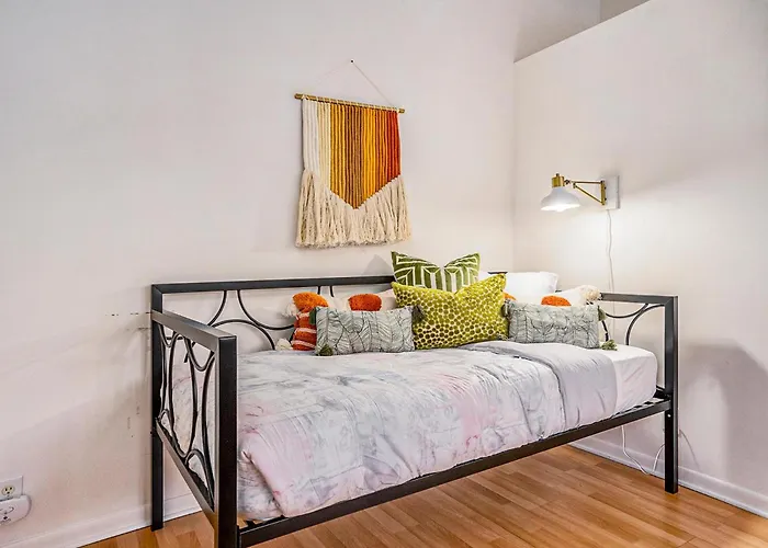 Riverside Suites - Unit B