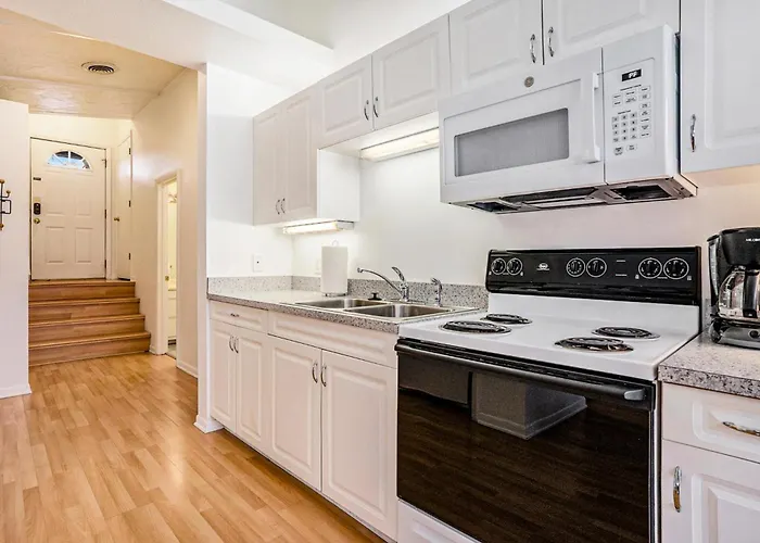 Riverside Suites - Unit B