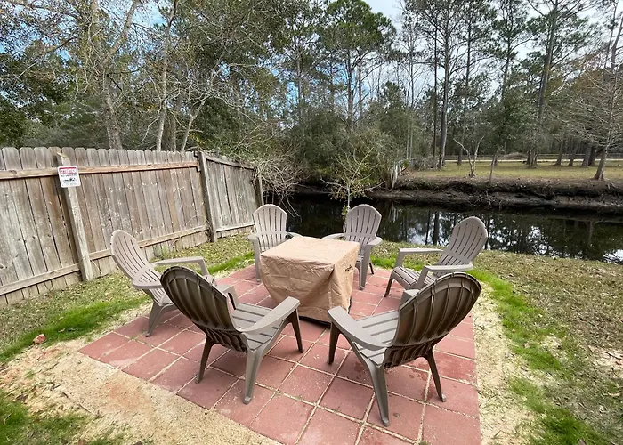 Waterfront Home With Pool, Hot Tub And Game Area