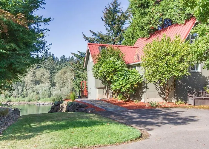Milwaukie Riverfront Guest House