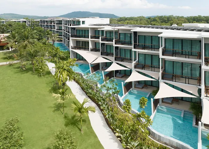 Le Meridien Phuket Mai Khao Beach Resort
