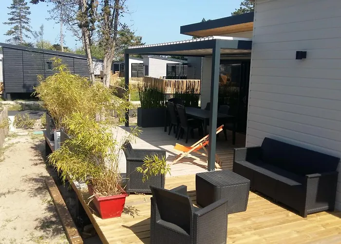 Le chalet de Patou à l'Edune résidence de vacances location wifi inclus piscine couverte chauffée à 150m de la plage