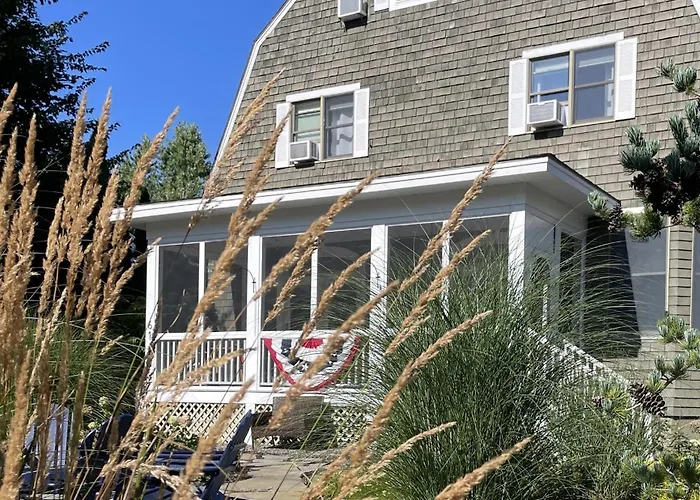White Sails Inn