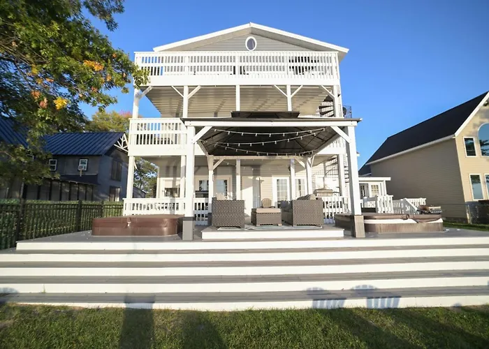 " The Penthouse" Historic Oneida Lakefront Condo 5