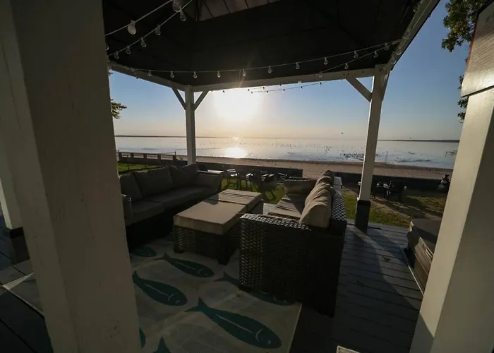Condo 3 Historic Oneida Lakefront Sandcastle Way