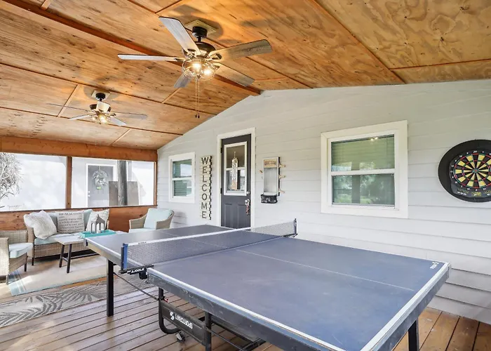 Lake Clinch Waterfront Home: Screened Porches